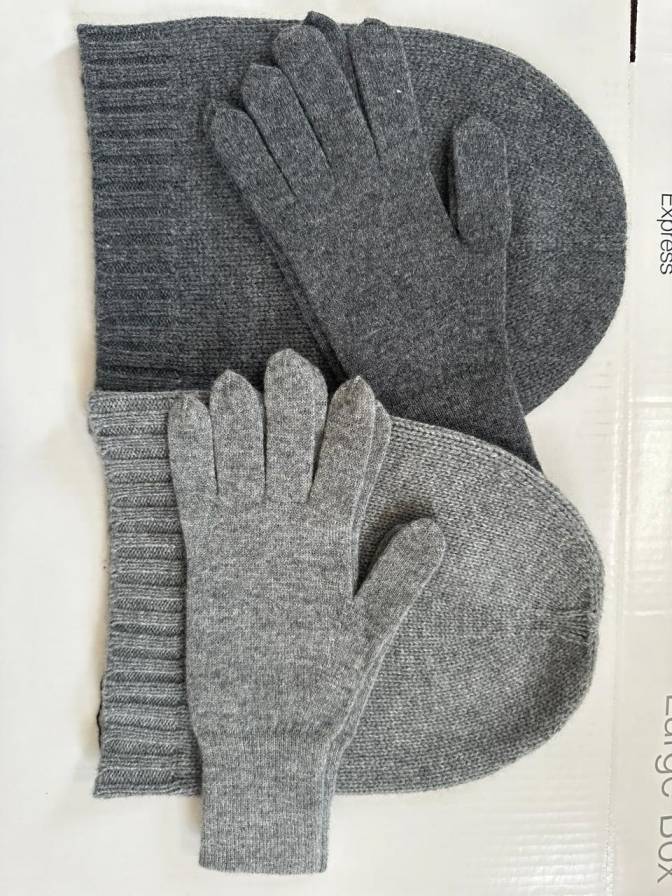  Cashmere hat and gloves (3159)